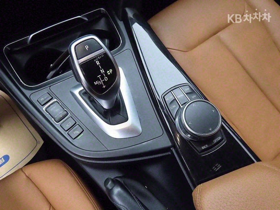 BMW 4시리즈 (F32)420i 그란Купе Лукс 라Местен F36 - 10