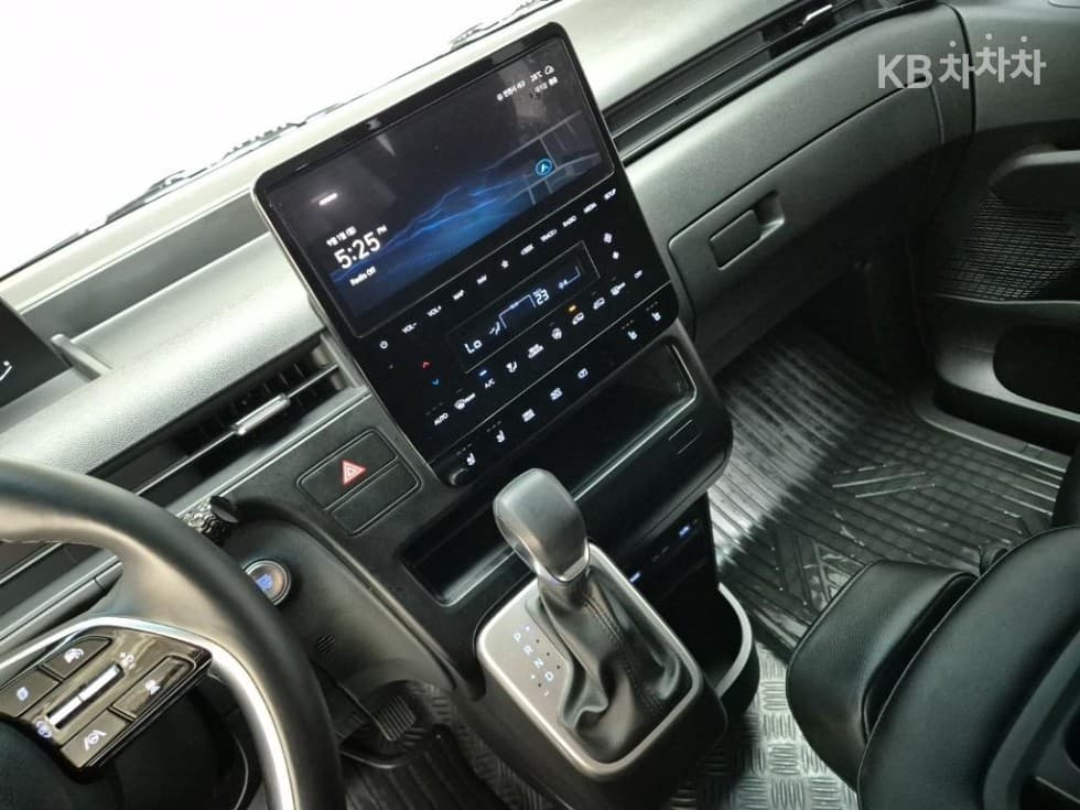 Hyundai Staria2.2 Tourer 11 Modern - 10