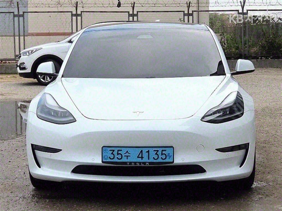 테슬라 Model 3 Long Range - Image 1