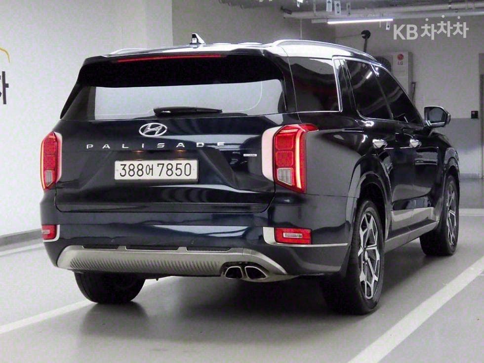 Hyundai Palisade 3.8 Gasoline 7-Passenger AWD Calligraphy - Image 4