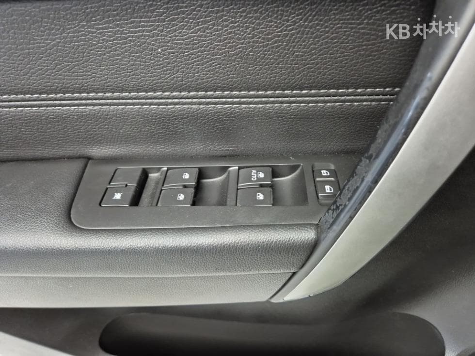 Джи Ем Корея Chevrolet Captiva2WD LT 5-местен - 17