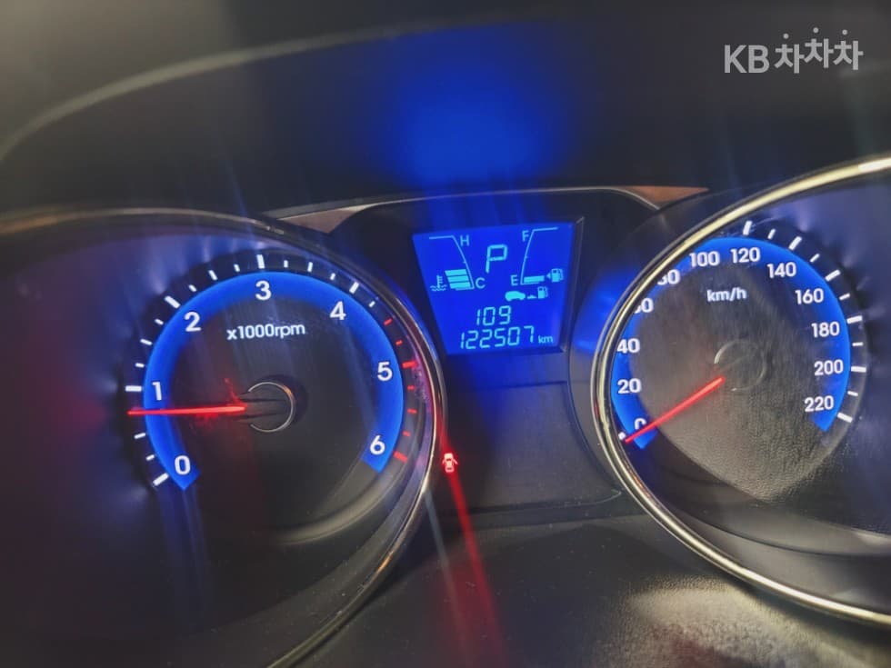 Хюндай ТуксонixДизел 2WD LX20 Лукс - 16