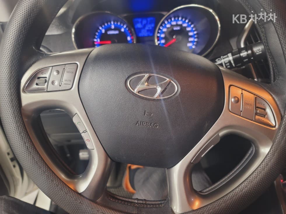 Хюндай ТуксонixДизел 2WD LX20 Лукс - 17