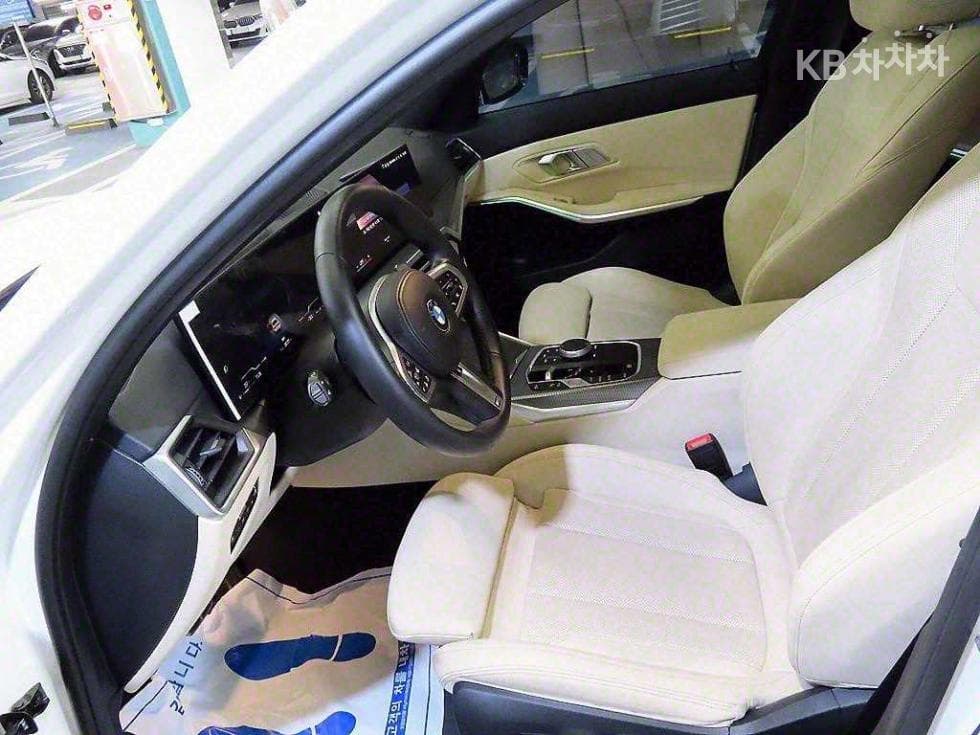 BMW 3 Series (G20)320i M Sport - 6