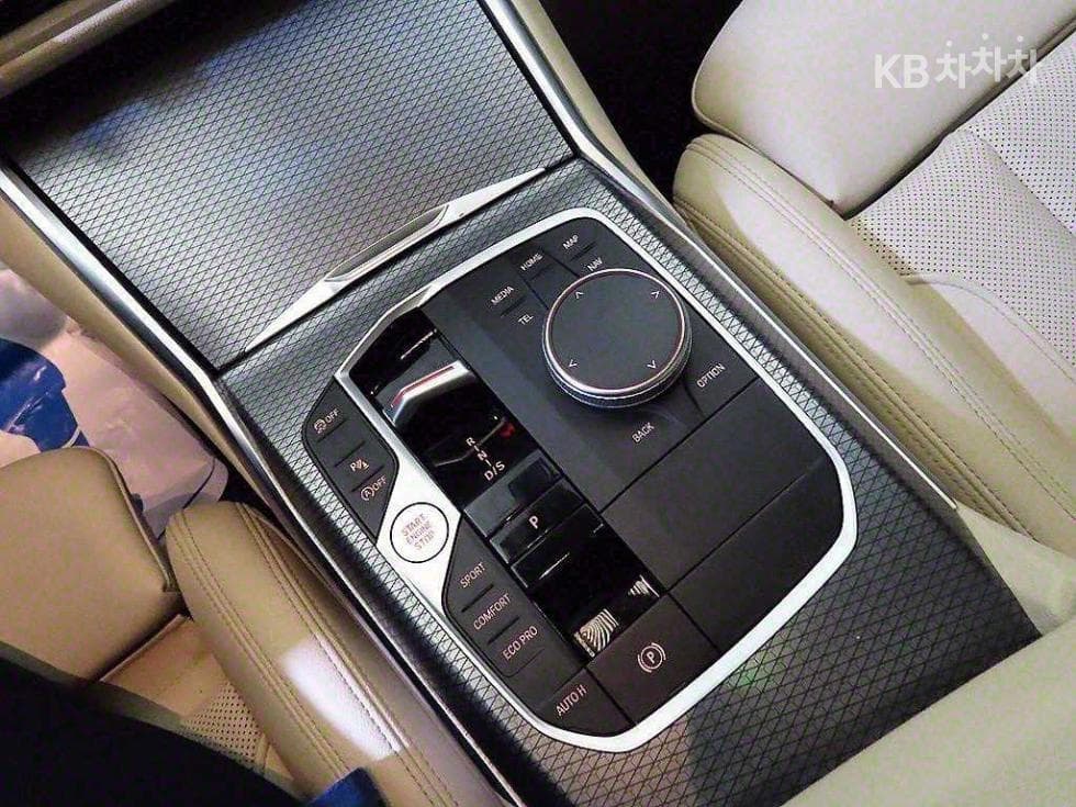 BMW 3 Series (G20)320i M Sport - 12