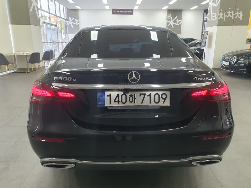 Mercedes-Benz E-Клас (W213)E300e 4MATIC Exclusive - 3