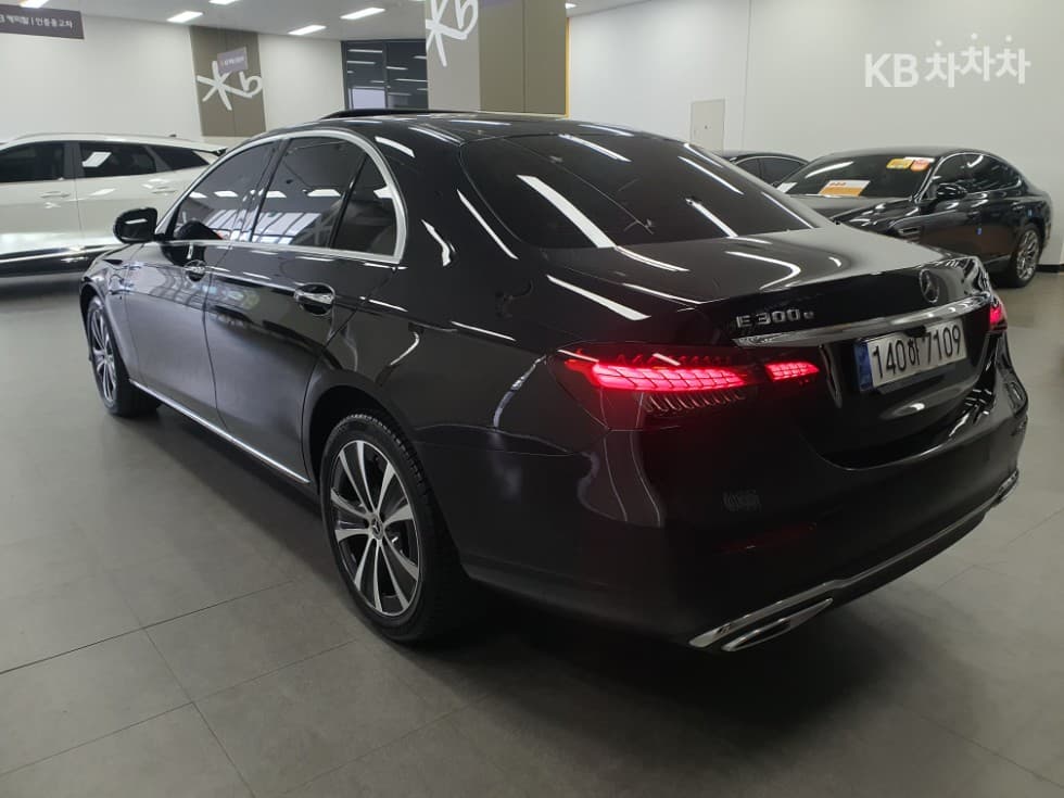 Mercedes-Benz E-Клас (W213)E300e 4MATIC Exclusive - 4