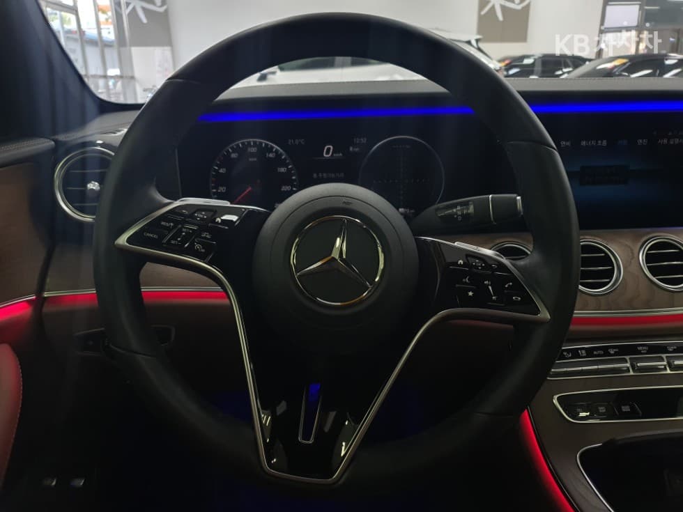 Mercedes-Benz E-Клас (W213)E300e 4MATIC Exclusive - 10