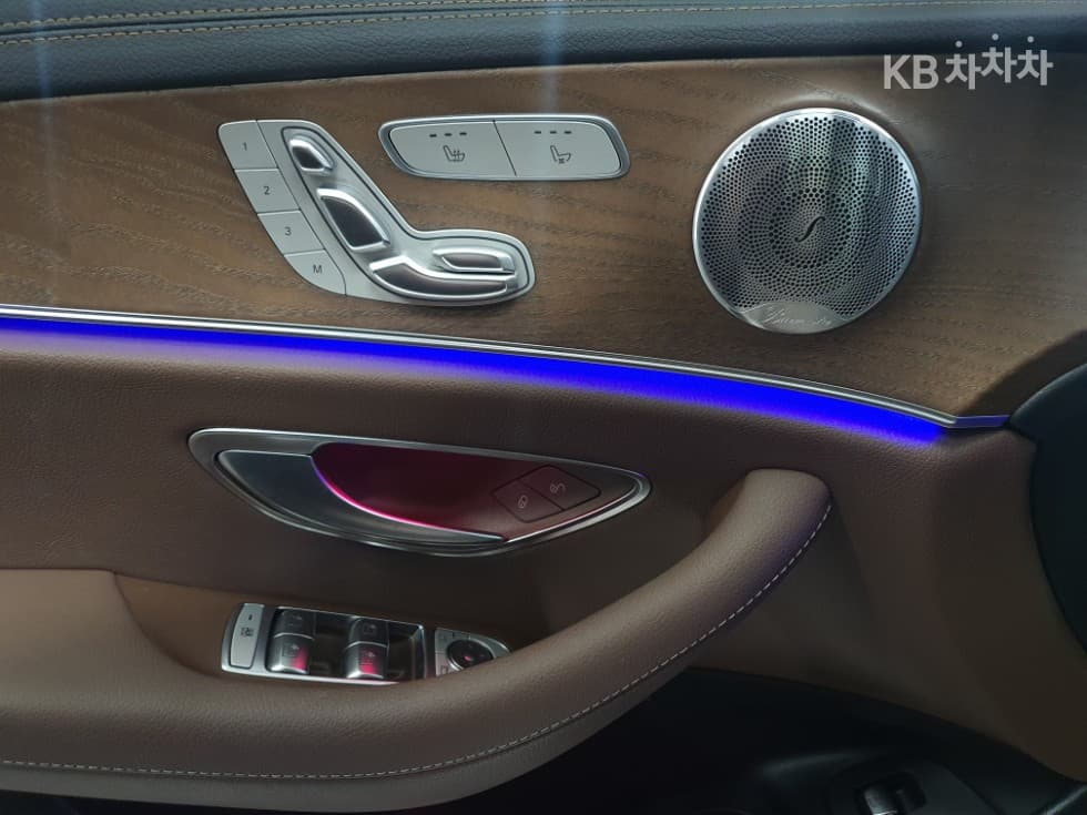 Mercedes-Benz E-Клас (W213)E300e 4MATIC Exclusive - 11