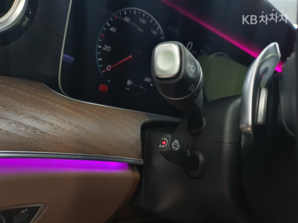 Mercedes-Benz E-Клас (W213)E300e 4MATIC Exclusive - 13