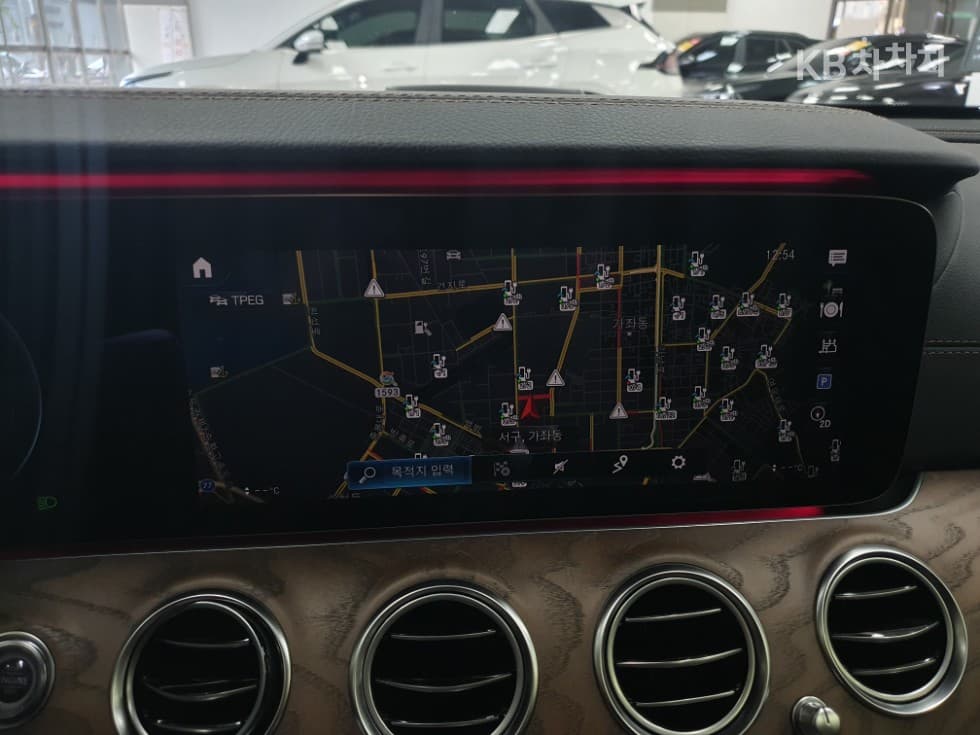 Mercedes-Benz E-Клас (W213)E300e 4MATIC Exclusive - 16