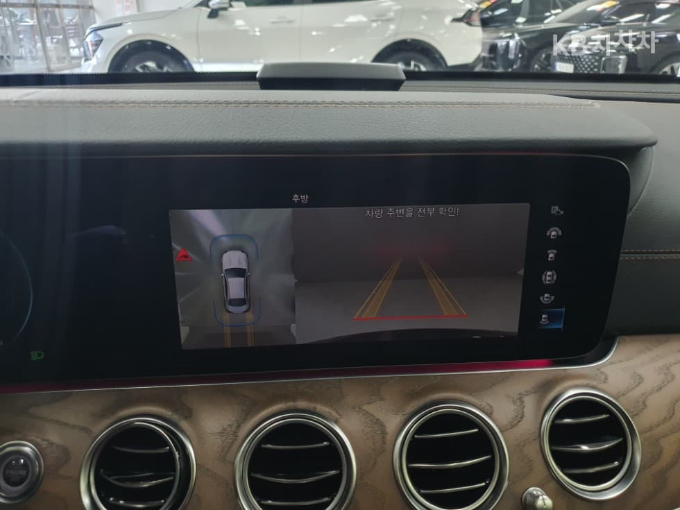 Mercedes-Benz E-Клас (W213)E300e 4MATIC Exclusive - 17