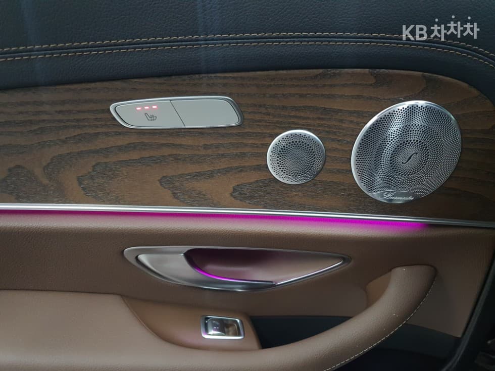 Mercedes-Benz E-Клас (W213)E300e 4MATIC Exclusive - 23