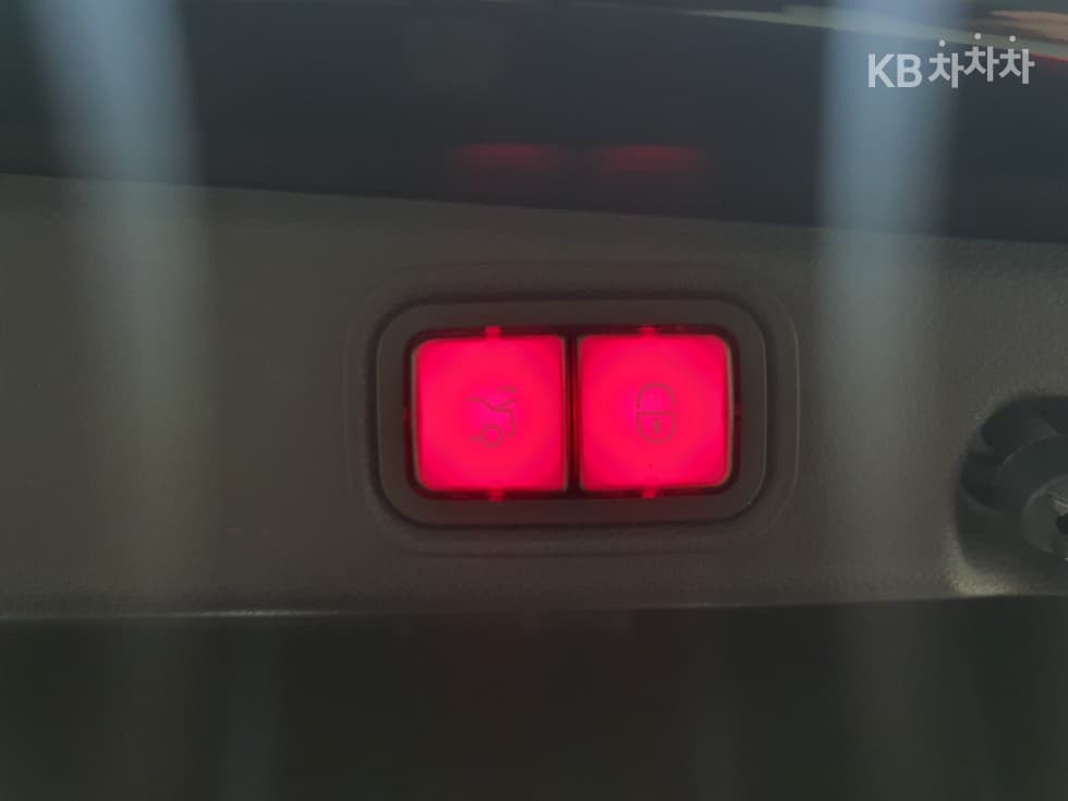 Mercedes-Benz E-Клас (W213)E300e 4MATIC Exclusive - 25