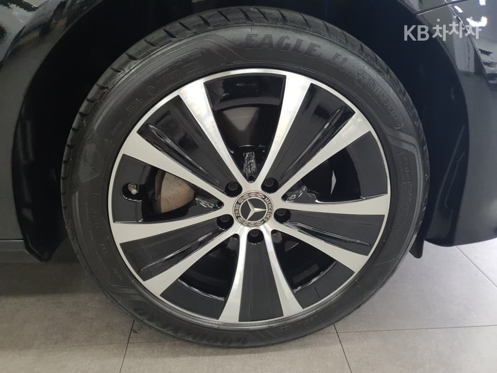 Mercedes-Benz E-Клас (W213)E300e 4MATIC Exclusive - 28