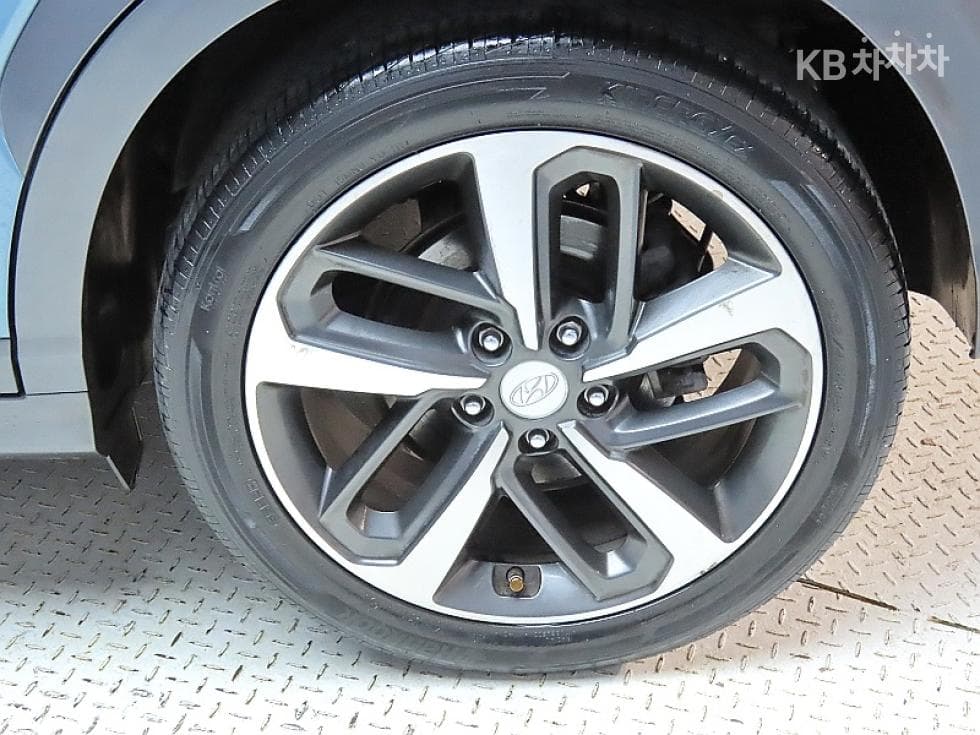 Хюндай Kona1.6 Турбо 4x4 Premium - 20