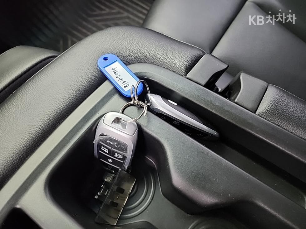 (813na7094)Hyundai Staria Cargo 2.2 Cargo 3 Hyundai - 17