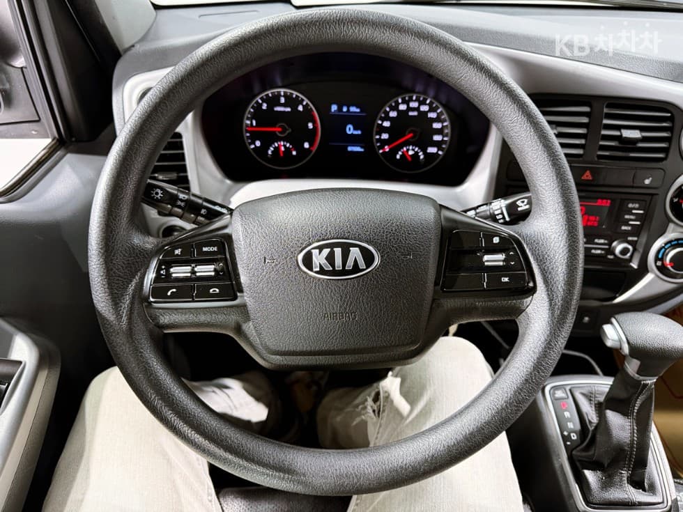 Киа The New (фейслифт) Бонго 3 (лек)Box Truck 1 тон 저상형 Королевска кабина Удължено междуосие LБазов - 5