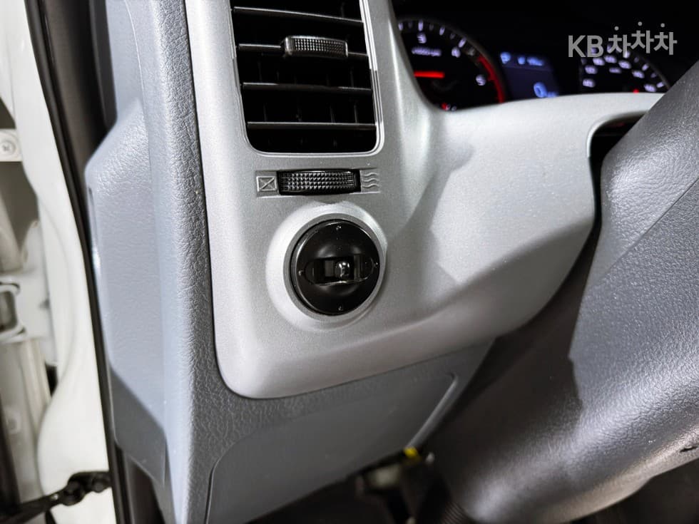 Киа The New (фейслифт) Бонго 3 (лек)Box Truck 1 тон 저상형 Королевска кабина Удължено междуосие LБазов - 10