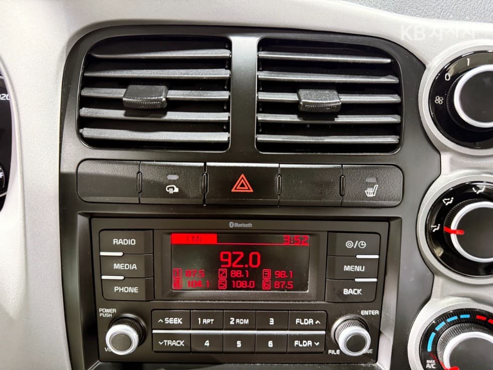 Киа The New (фейслифт) Бонго 3 (лек)Box Truck 1 тон 저상형 Королевска кабина Удължено междуосие LБазов - 13