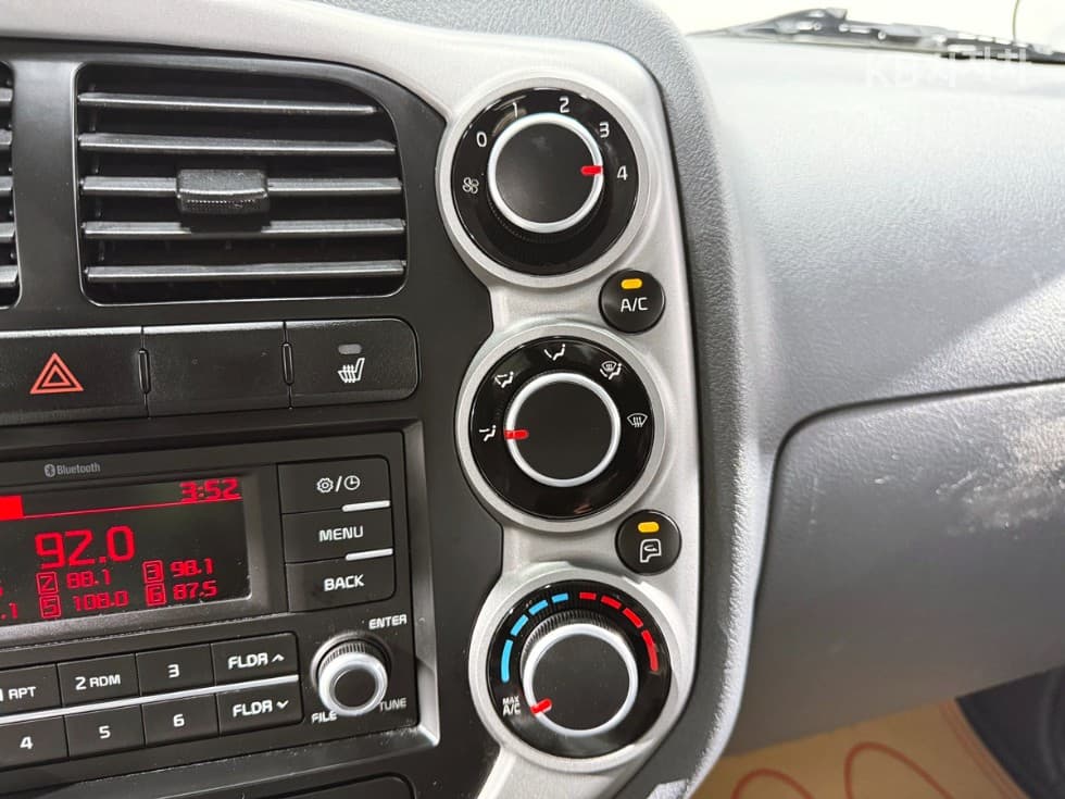 Киа The New (фейслифт) Бонго 3 (лек)Box Truck 1 тон 저상형 Королевска кабина Удължено междуосие LБазов - 14