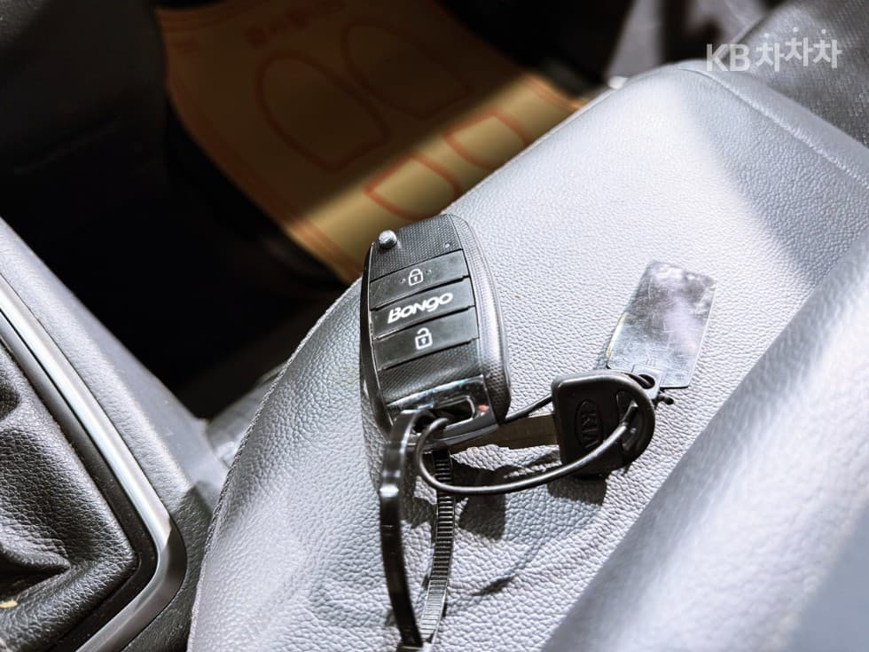 Киа The New (фейслифт) Бонго 3 (лек)Box Truck 1 тон 저상형 Королевска кабина Удължено междуосие LБазов - 15