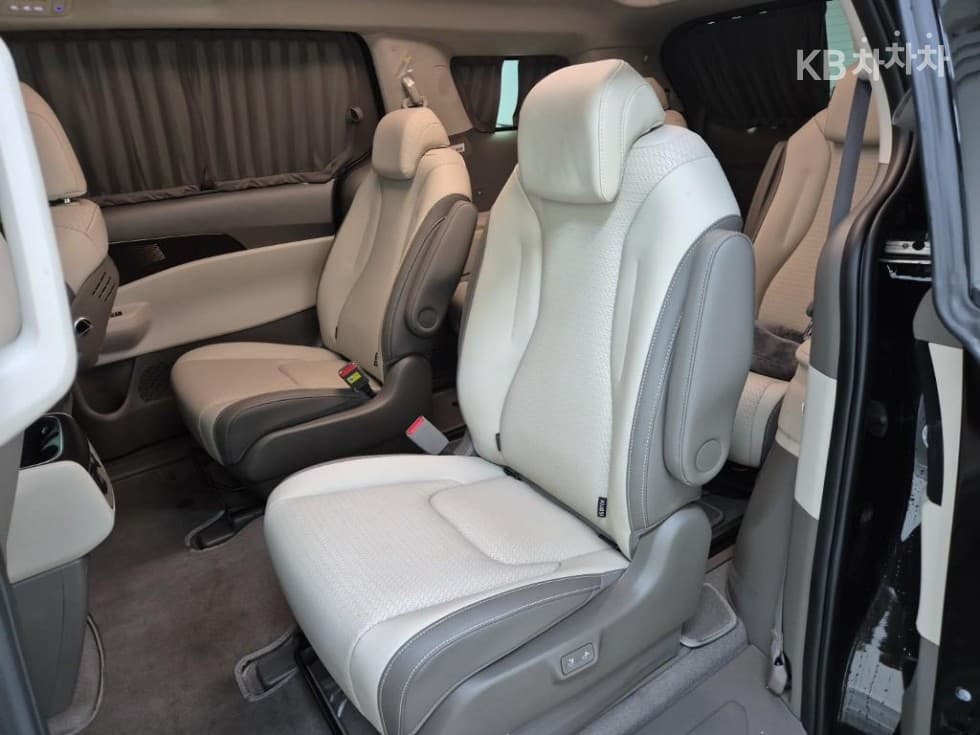 Kia The New (facelift) Carnival 4th generationHigh Limousine (Carnival) G3.5 GDI 9-seater Signature - 18