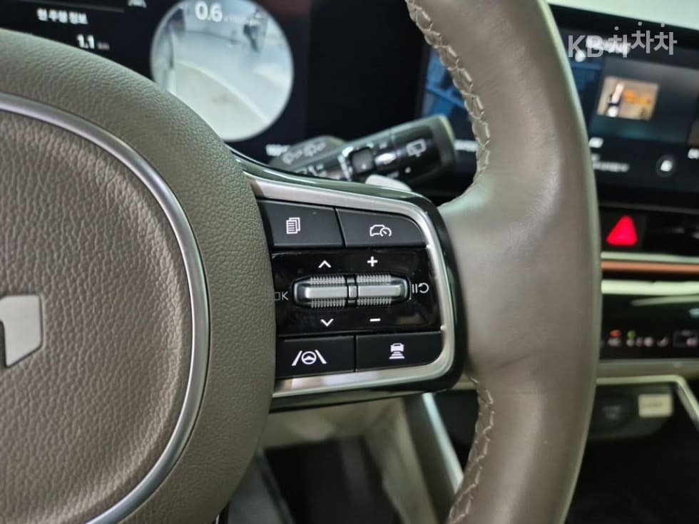 Kia The New (facelift) Carnival 4th generationHigh Limousine (Carnival) G3.5 GDI 9-seater Signature - 13