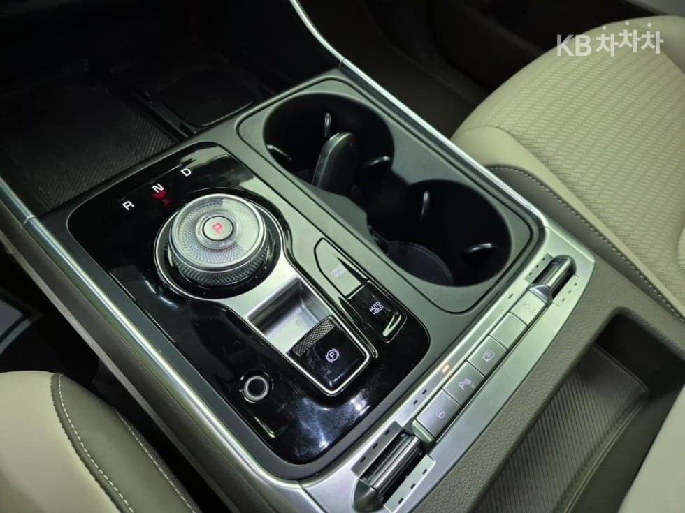 Kia The New (facelift) Carnival 4th generationHigh Limousine (Carnival) G3.5 GDI 9-seater Signature - 15