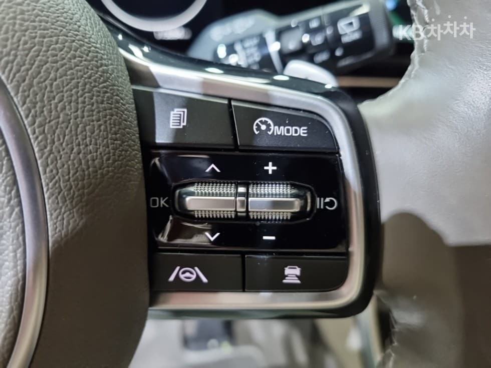 Kia Carnival 4th generationHigh Limousine (Carnival) G3.5 GDI 9-seater Signature - 13