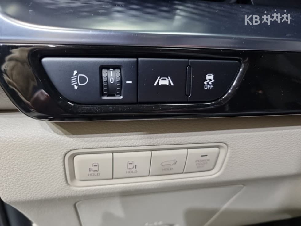 Kia Carnival 4th generationHigh Limousine (Carnival) G3.5 GDI 9-seater Signature - 16