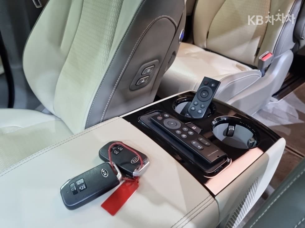 Kia Carnival 4th generationHigh Limousine (Carnival) G3.5 GDI 9-seater Signature - 19