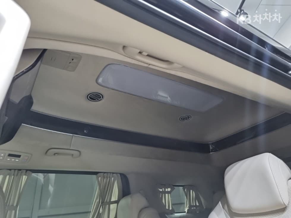 Kia Carnival 4th generationHigh Limousine (Carnival) G3.5 GDI 9-seater Signature - 20