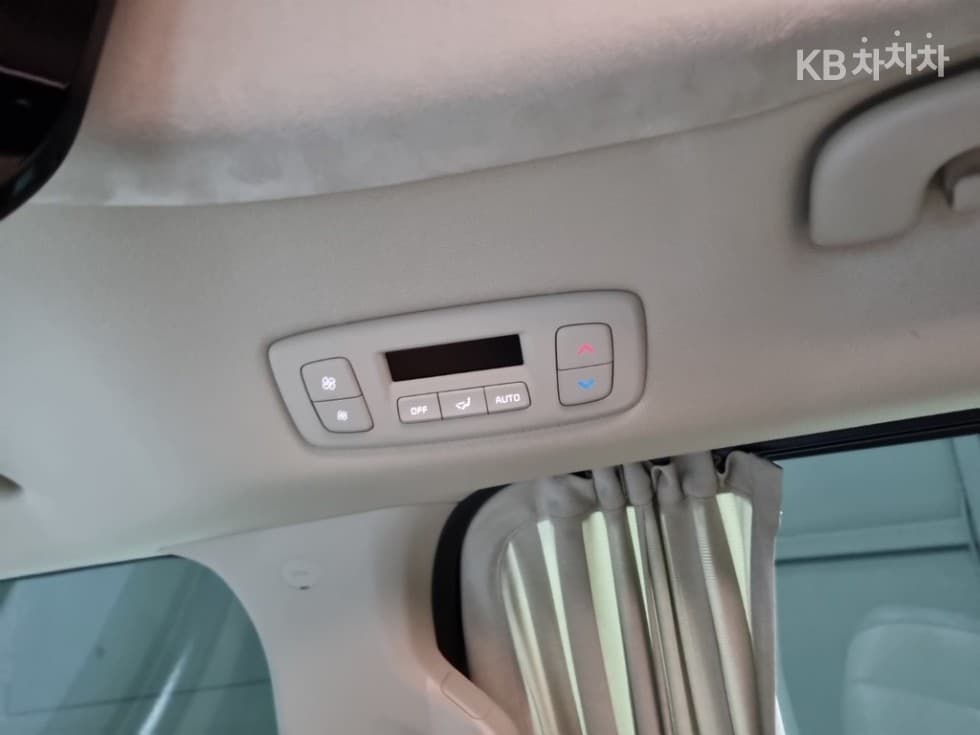 Kia Carnival 4th generationHigh Limousine (Carnival) G3.5 GDI 9-seater Signature - 22