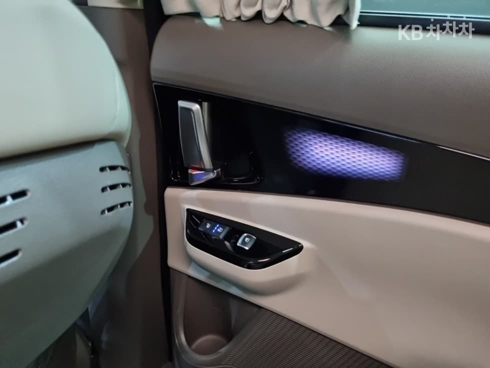 Kia Carnival 4th generationHigh Limousine (Carnival) G3.5 GDI 9-seater Signature - 23