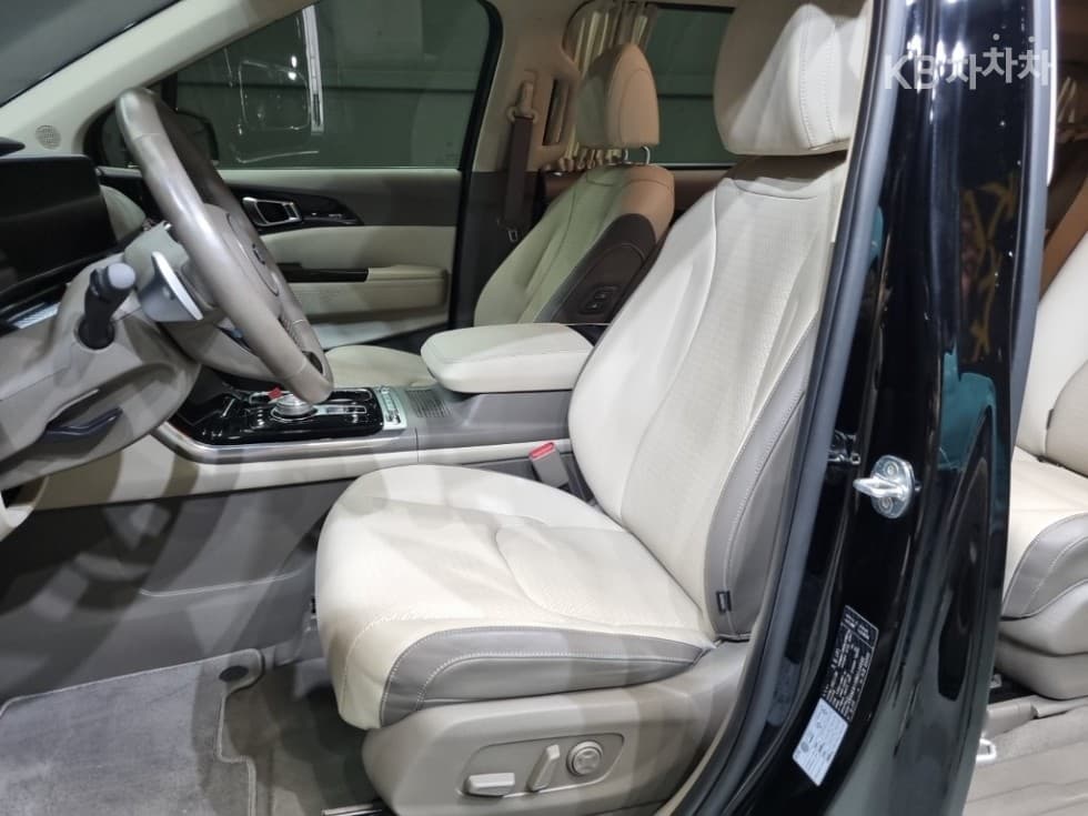 Kia Carnival 4th generationHigh Limousine (Carnival) G3.5 GDI 9-seater Signature - 24