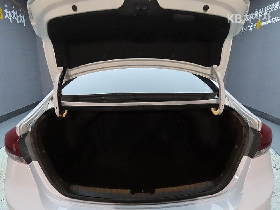 Хюндай Avante (Elantra)AD1.6 GDi Value Plus - 19