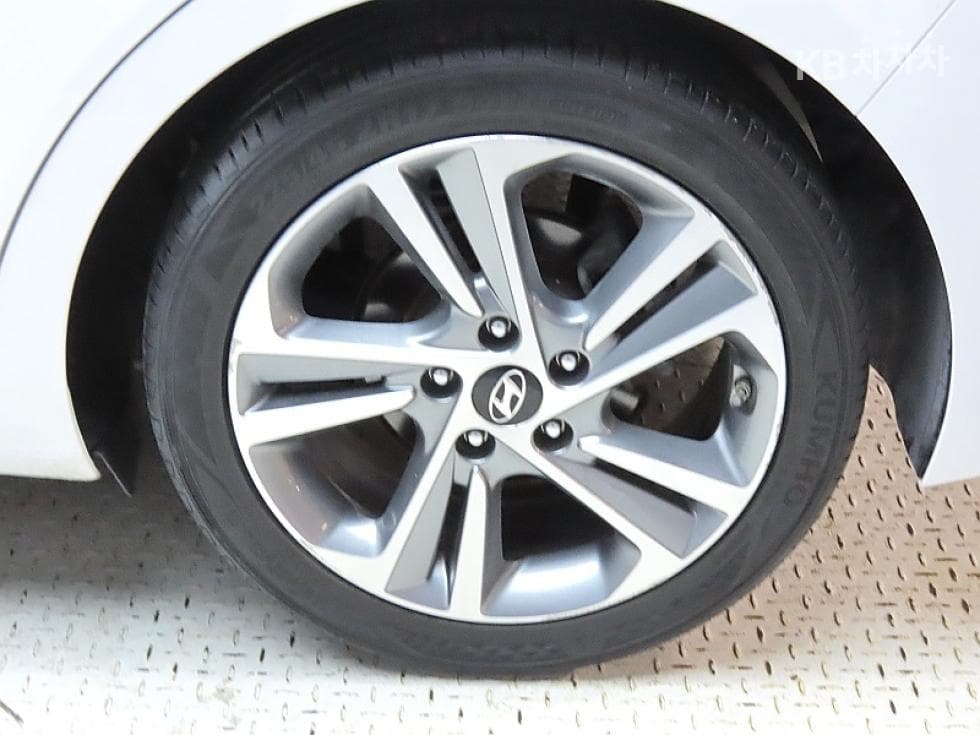 Хюндай Avante (Elantra)AD1.6 GDi Value Plus - 20