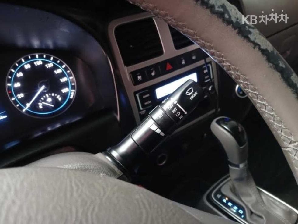 Hyundai Porter 2Extra Long Double Cab CRDi Smart - 15