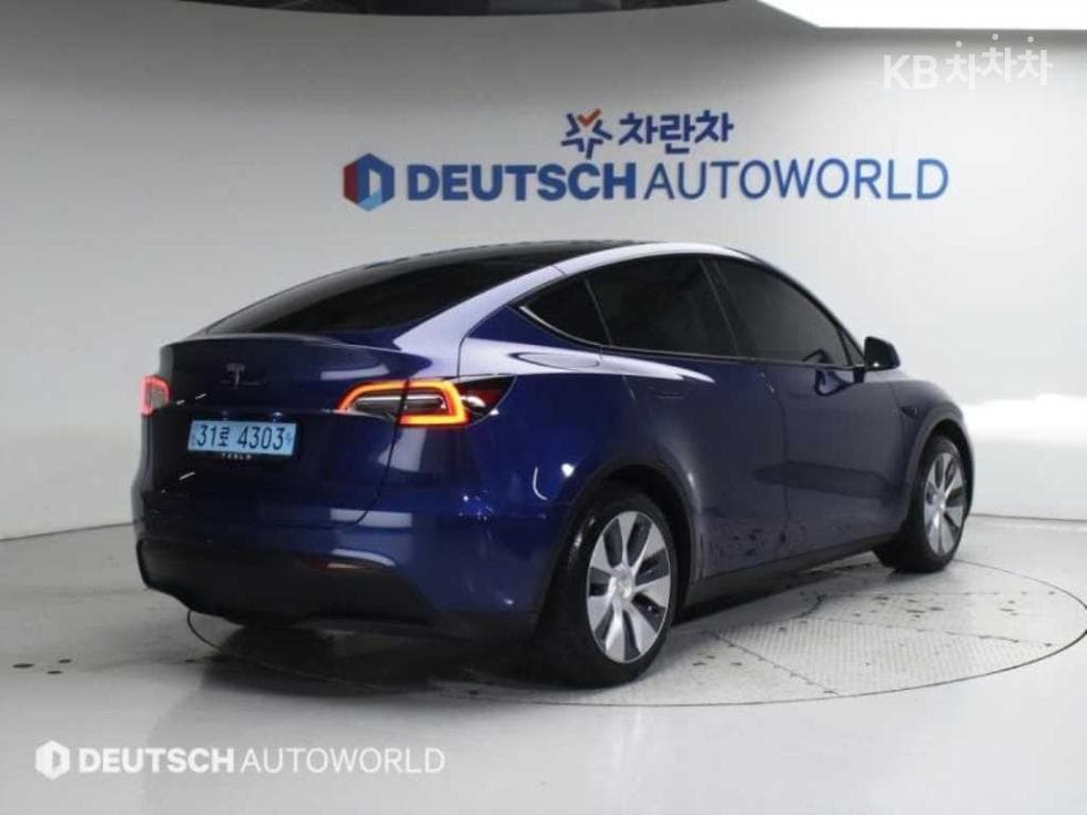 Tesla Model Y RWD Base - Image 2