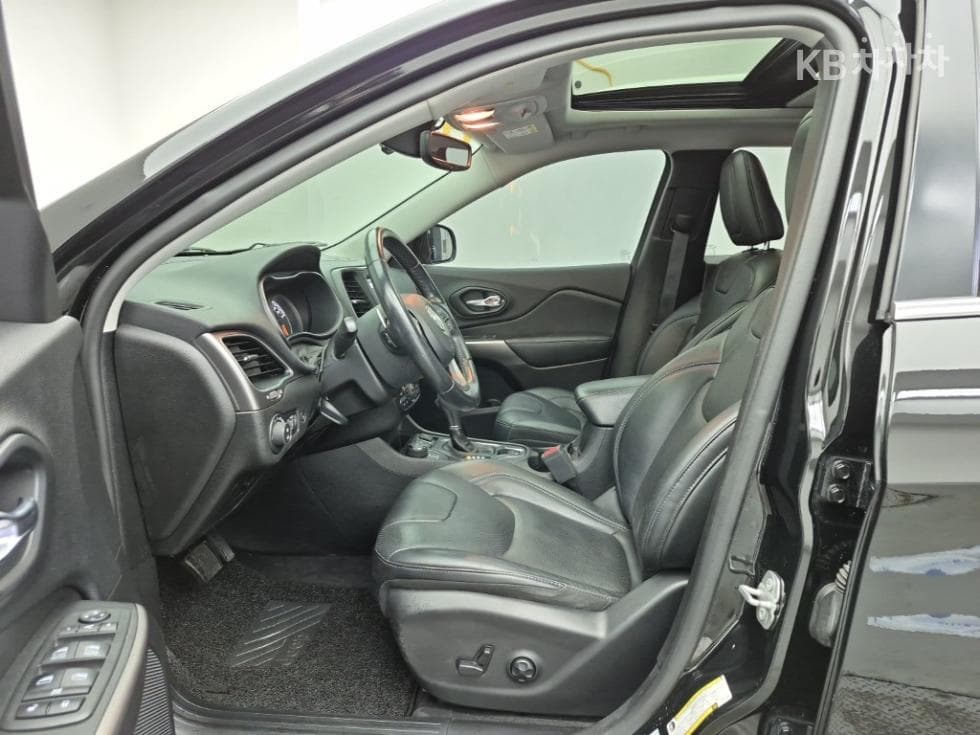 지프 체로키(KL)2.4 Бензин AWD Longitude High - 11