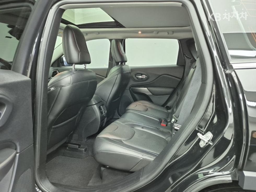 지프 체로키(KL)2.4 Бензин AWD Longitude High - 12