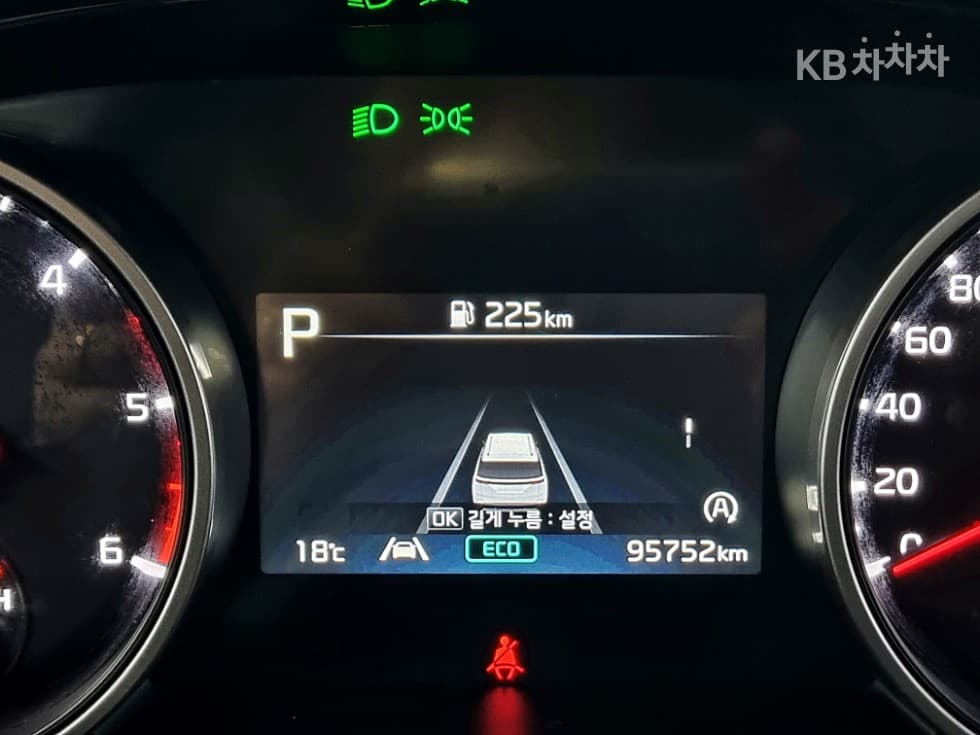 Kia Carnival 4th generationD2.2 9-seater Noblesse - 5