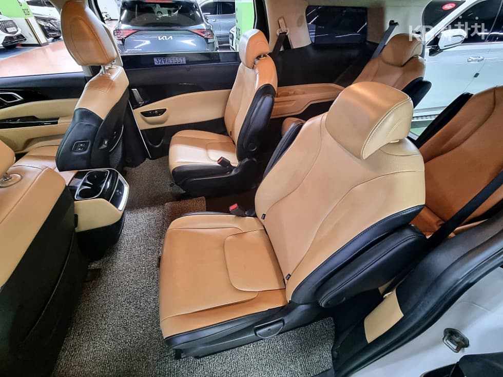 Kia Carnival 4th generationD2.2 9-seater Noblesse - 23