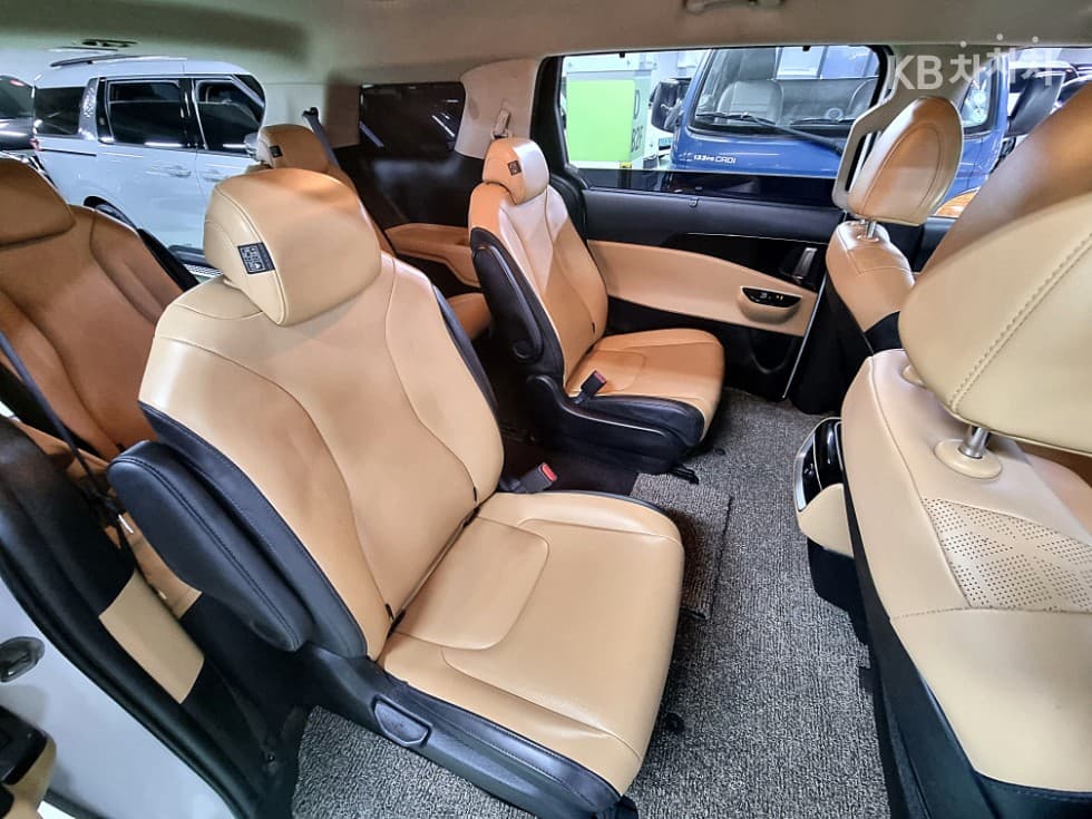 Kia Carnival 4th generationD2.2 9-seater Noblesse - 25