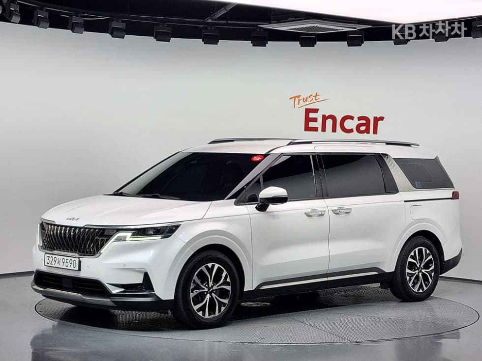 Kia Carnival 4th generation D2.2 9-seater Noblesse - Image 1