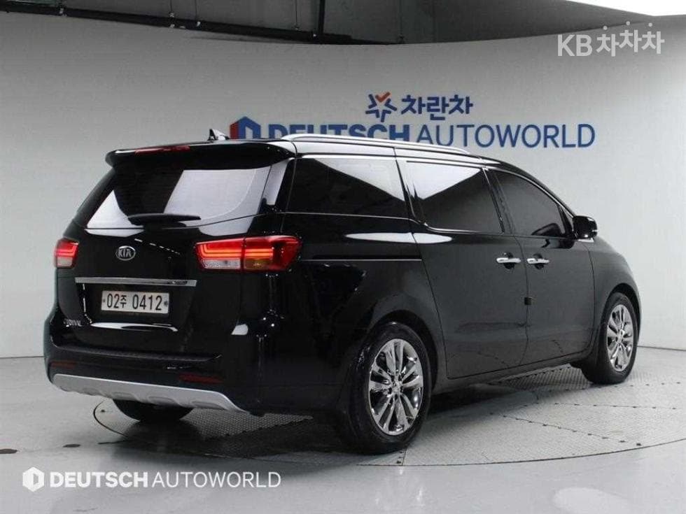 Киа All New Канивал9-местен 2.2 Дизел Noblesse - 2