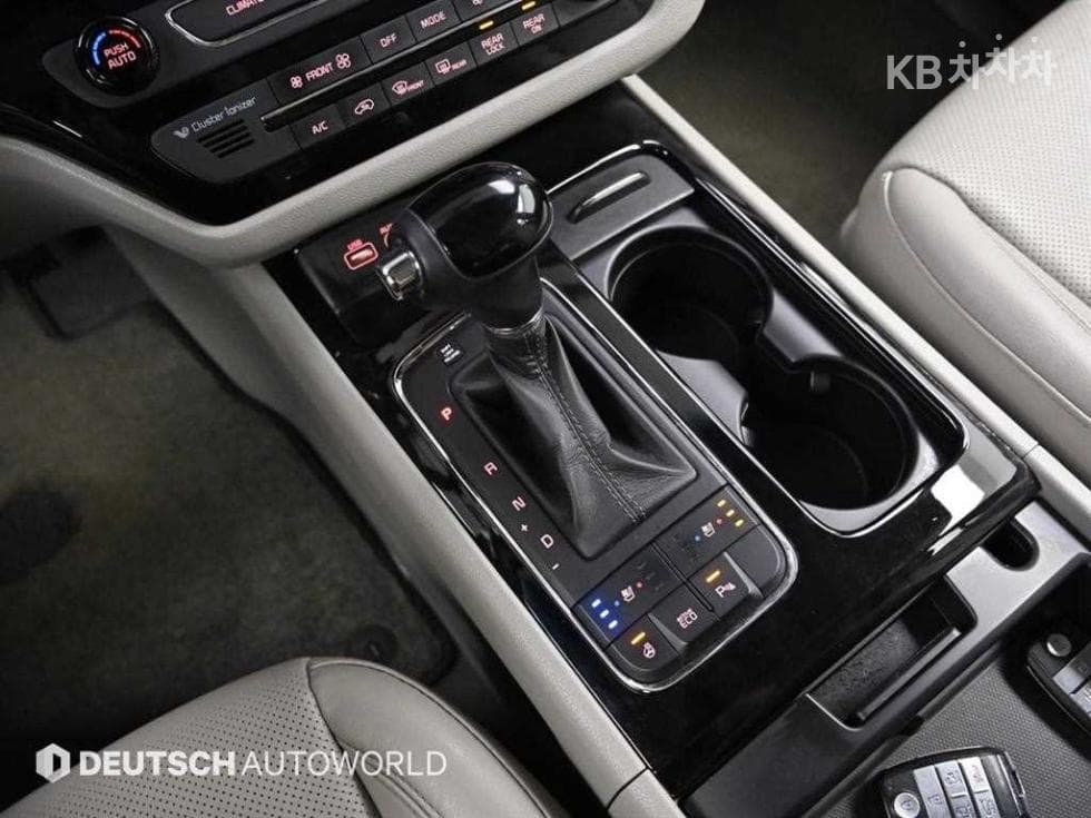 Киа All New Канивал9-местен 2.2 Дизел Noblesse - 9