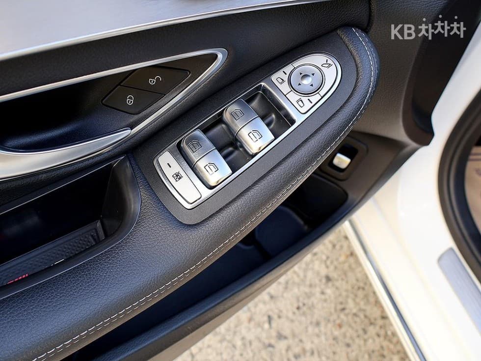 Mercedes-Benz The New (фейслифт) C-КласC200 Avantgarde W205 - 12