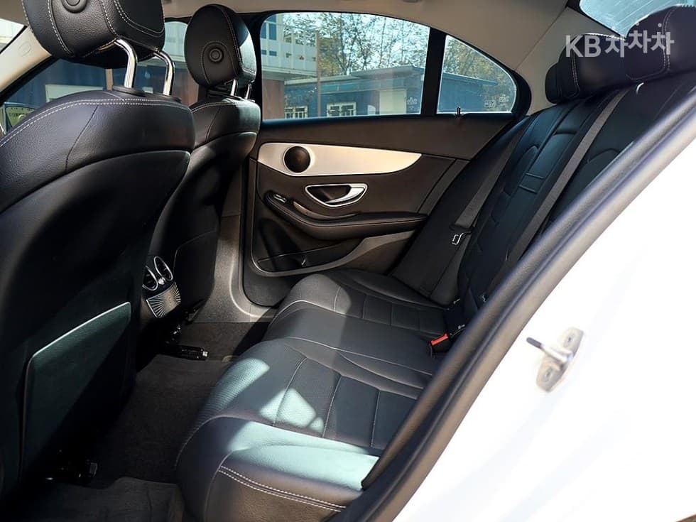 Mercedes-Benz The New (фейслифт) C-КласC200 Avantgarde W205 - 13